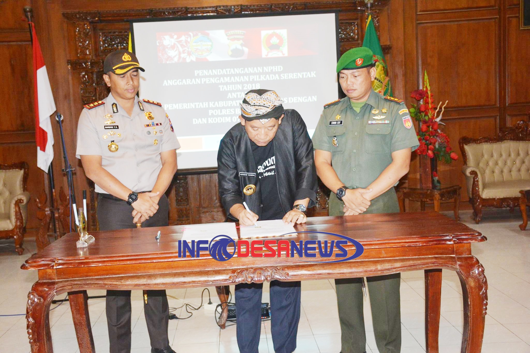 Pemkab Banyumas Serahkan Dana Pengamanan Pilkada