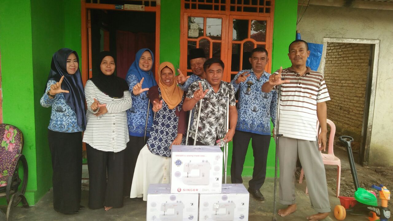 Tiga Penyandang Disabilitas Di Dua Kecamatan Terima Bantuan