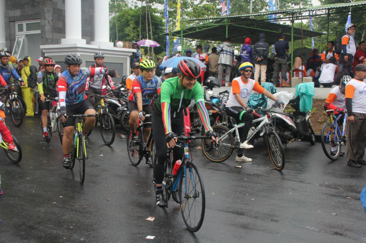 Gowes Bersama Gubernur Jawa Tengah H Ganjar Pranowo SH MIP