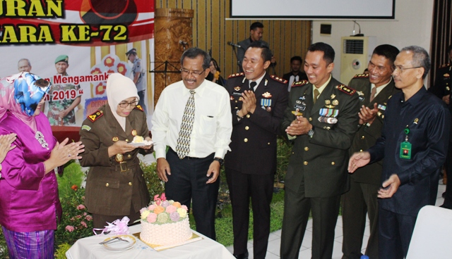Surprize Ulang Tahun Untuk Kajari Di HUT Bhayangara