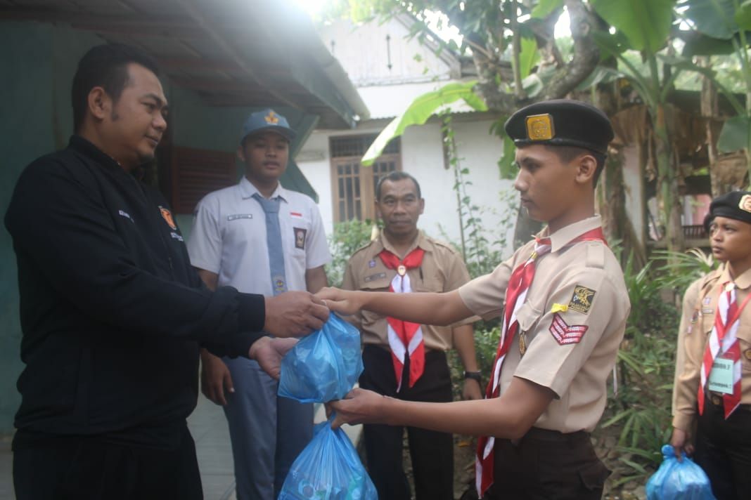 Ambalan Pandu Kunthi SMKN Kebasen Banyumas Gelar Baksos