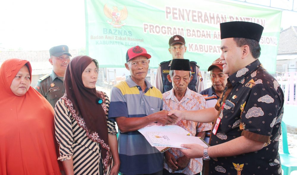 Wakil Bupati Blora, H.Arief Rohman M.Si Bantu Warga Terkena Musibah Kebakaran