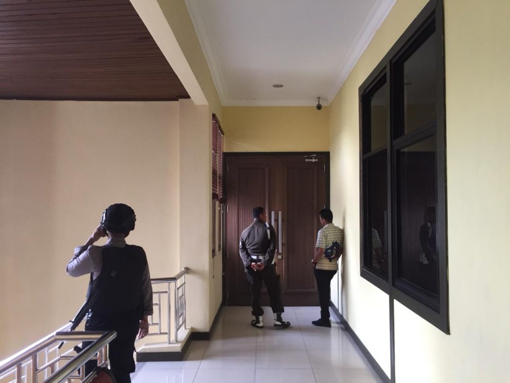 KPK Geledah Ruangan Kerja Bupati Lampung Selatan