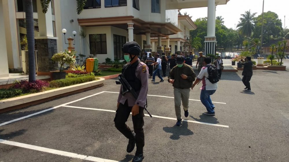 Sejumlah Berkas Disita KPK Dari Ruang Kerja Bupati Lampung Selatan