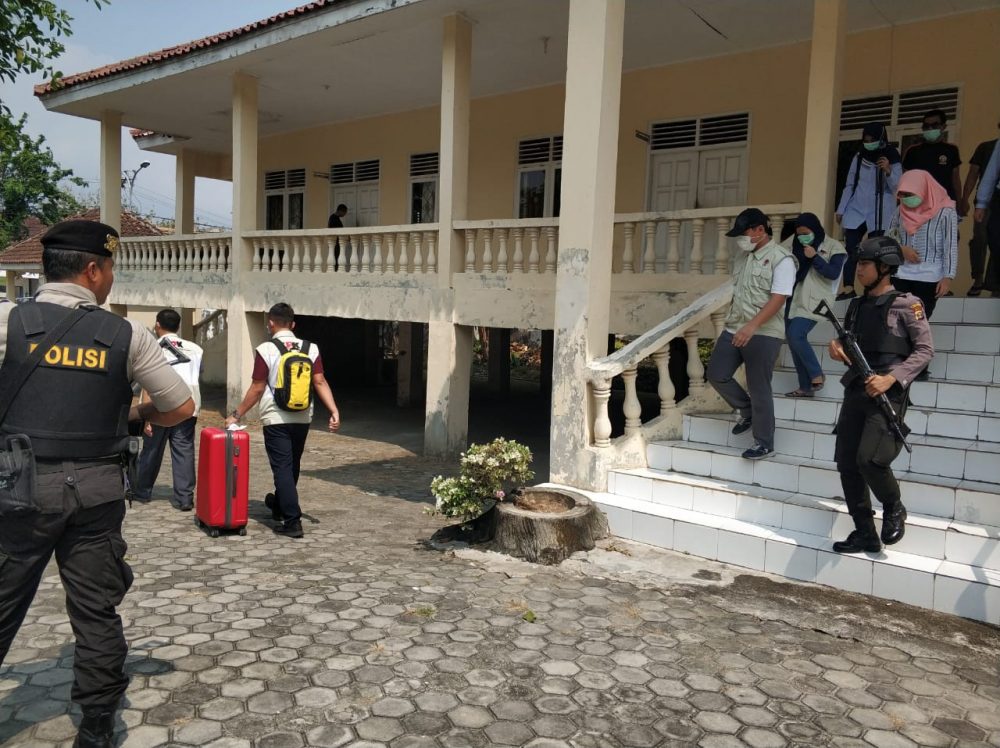 Petugas KPK Geledah Kantor DPRD Kabupaten Lampung Selatan