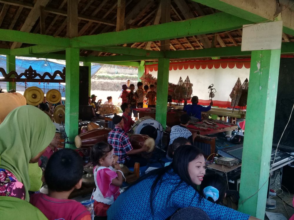 Pentas Seni Wayang Kulit Ramaikan Sedekah Bumi Dukuh Watuondo