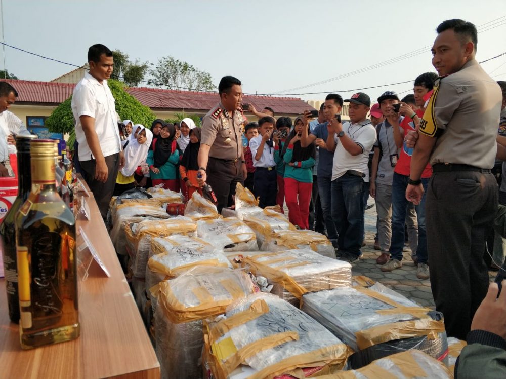 Penyelundupan Ratusan Botol Miras Berhasil Digagalkan Jajaran Polres Lampung Selatan