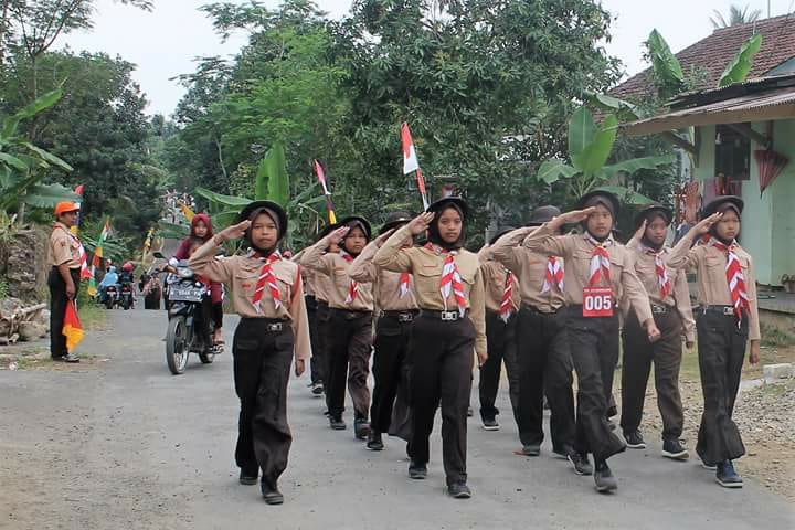 Gerak Jalan Ramaikan Hari Pramuka Di Kwaran Karanglewas Banyumas