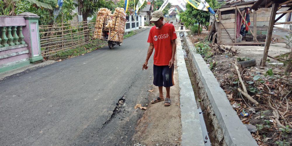 Baru Dua Pekan Selesai  Dikerjakan Sudah Ambelas