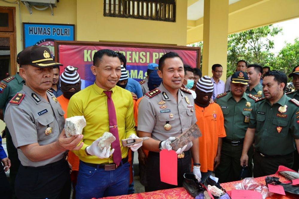 Polres Blora Gelar Prees Release Kasus Pembakaran Mobil Polhut