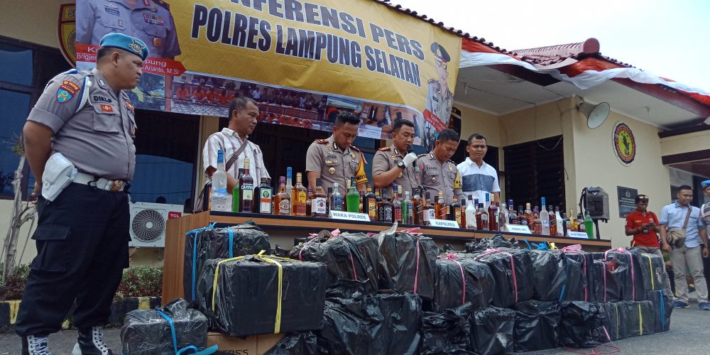 4716 Botol Miras Tanpa Dilengkapi Dokumen Disita Polres Lampung Selatan