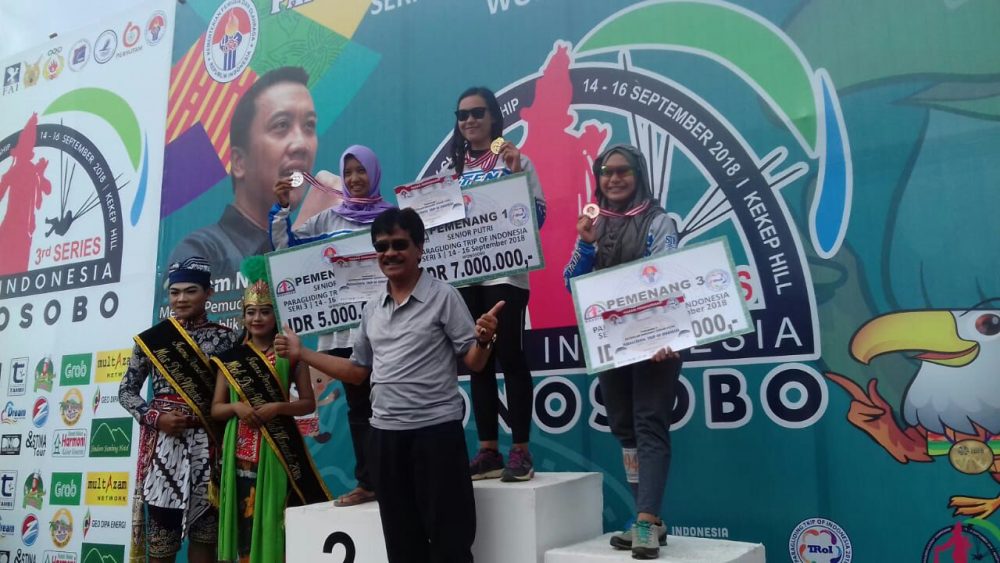 Atlet Paralayang Banyumas Sukses di Wonosobo dan Sumedang