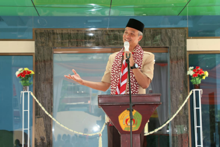 Ajakan Ganjar Pranowo Kawal Program Jateng Gayeng Nginceng Wong Meteng