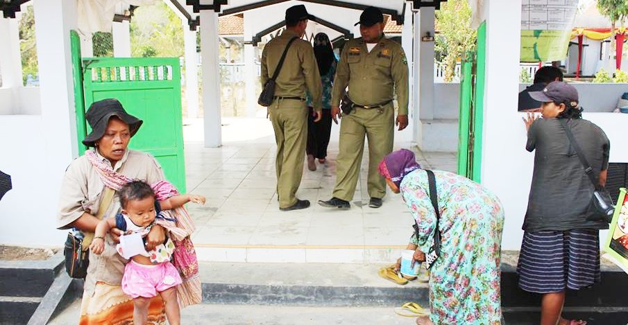 Gelandangan dan Pengemis Menyerbu Acara Houl di Desa Ngampel