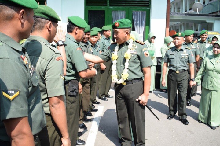 Keharuan Acara Penyambutan dan Pelepasan Danrem 081/DSJ
