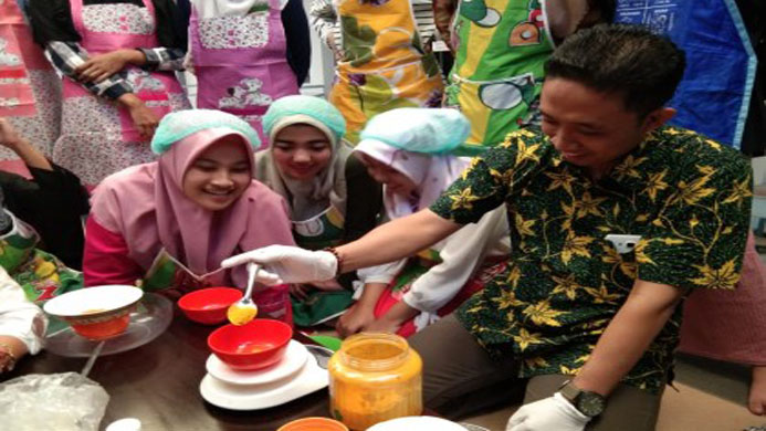 Pelatihan Produk Salep Herbal Produk Mahasiswa
