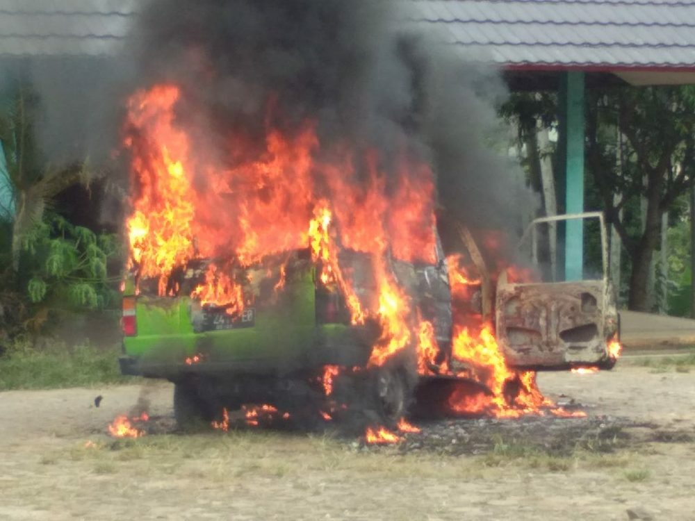 Satu Unit Mobil Ludes Terbakar Ditepi Jalinsum Kecamatan Katibung Lampung Selatan