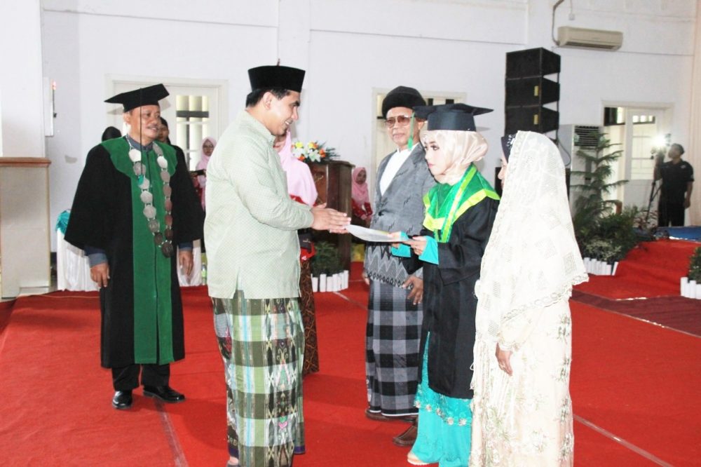 H. Taj Yasin Maimoen Wisuda 161 Mahasiswa Stai Al Muhammad Cepu