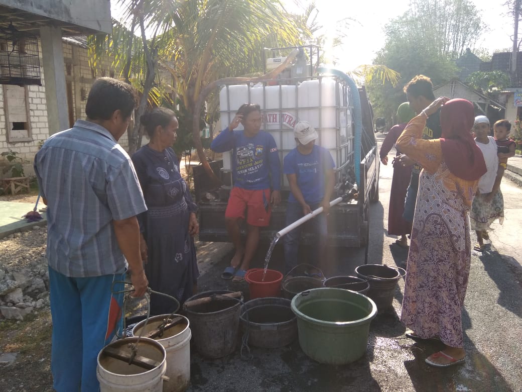 Kemarau Panjang Warga Desa Bangunrejo Berebut Air Bersih