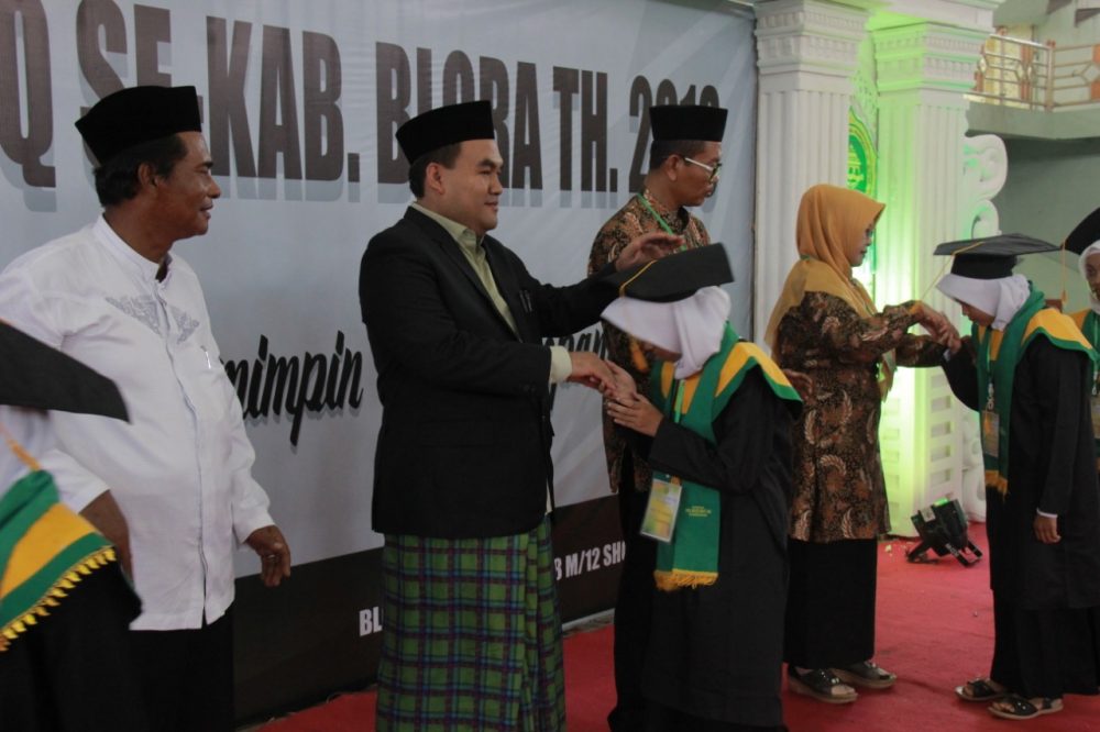 Ribuan Santri di Wisuda Wakil Bupati H.Arief Rohman M.Si