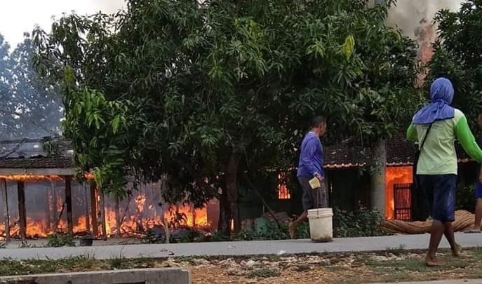 Dua Warga Didusun Ngilen Kunduran Rumahnya Dilahap Sijago Merah