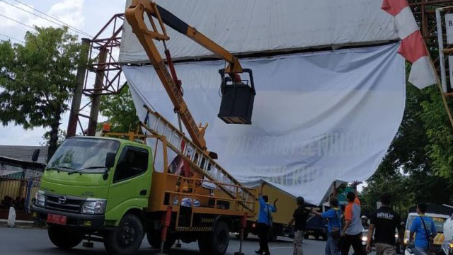 Ribuan APK Ditertibkan Satpol PP Kabupaten Blora Bersama Bawaslu Blora
