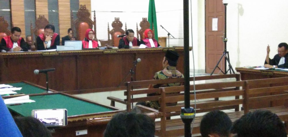 Zainudin Dengarkan Dakwaan Yang Dibacakan Oleh JPU KPK