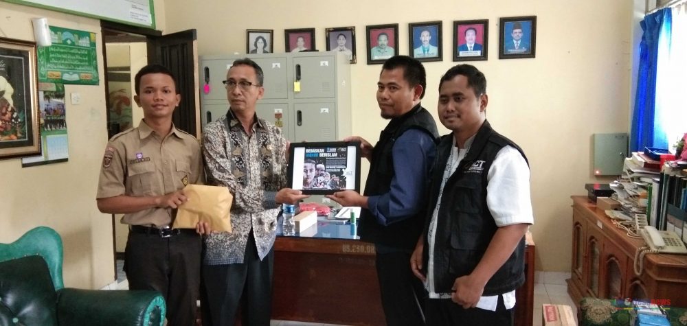 SMAN 1 Sidomulyo Salurkan Peduli Kemanusian