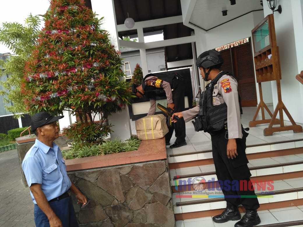 Sat Sabhara Polres Blora Intesifkan patroli Dan Sterilisasi Gereja Jelang Ibadah Natal