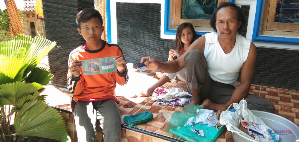 Rohidi Siswa SDN 1 Waymuli Timur Sedang Jemur Ijazah, Harapkan Bantuan Peralatan Sekolah
