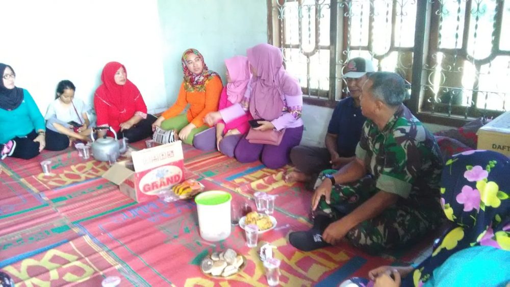 Isteri Prajurit TNI Berikan Bantuan Untuk Korban Kebakaran