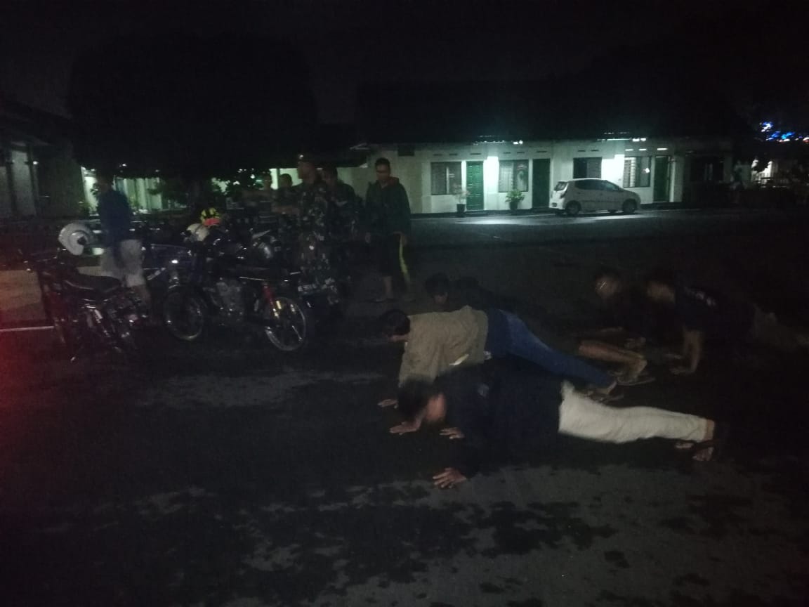 Bubarkan Balap Liar, Anggota Korem 081/DSJ Amankan 11 Remaja dan Motornya