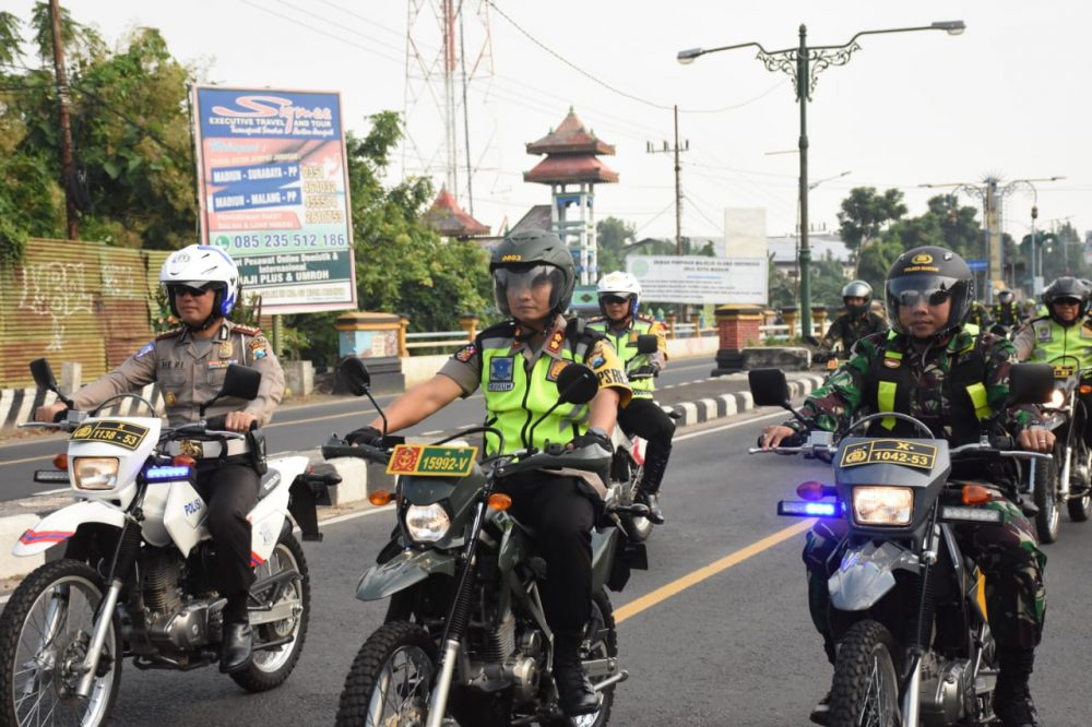 Sehari Jelang Pileg Dan Pilpres, Dandim 0803/Madiun Bersama Kapolres Pimpin Patroli