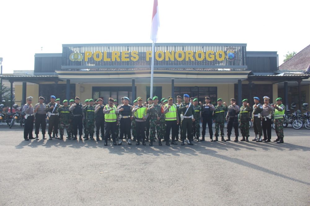 CIPTAKAN PEMILU DAMAI, DANDIM DAN KAPOLRES PONOROGO PANTAU DI LAPANGAN