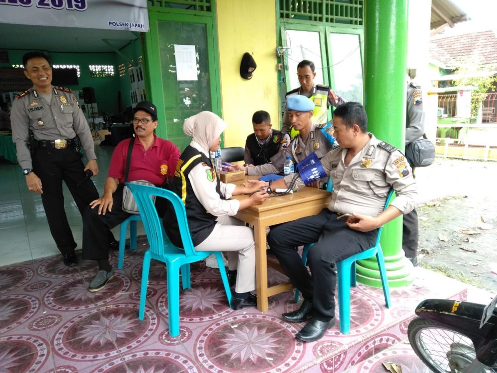 Patroli Dokkes Polres Blora Berikan Dukungan Kesehatan Petugas Pam Pemilu 2019.