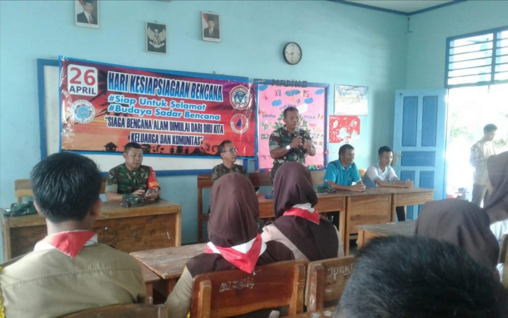 Koramil 421-07/Sdm Lakukan Simulasi Penanganan Bencana Di SMA Negeri 1 Sidomulyo