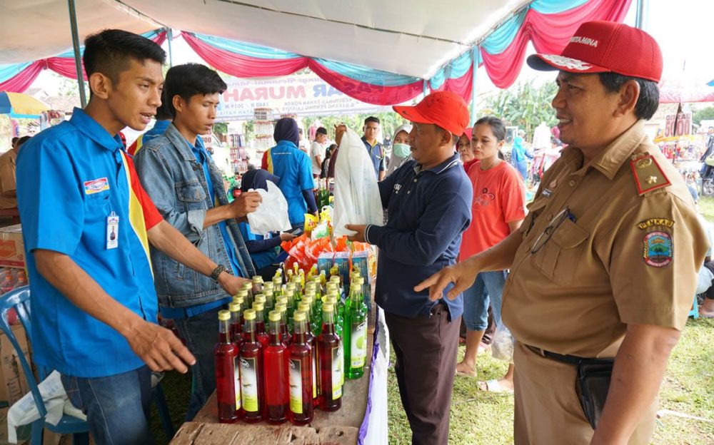 Melalui Disperindag Pemkab Lamsel Gelar Operasi Pasar Murah Di Lapangan Katibung