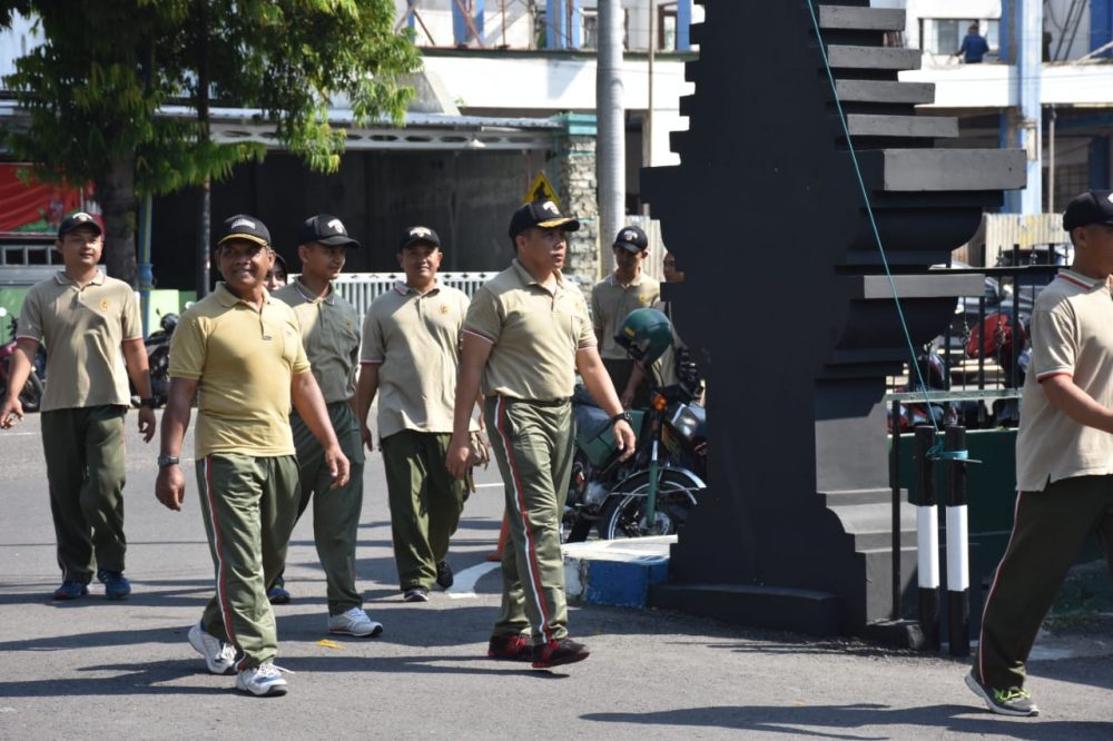 Tingkatkan Silaturahmi, Prajurit Dan PNS Kodim 0803/Madiun Jalan Sehat dan Senam Bersama