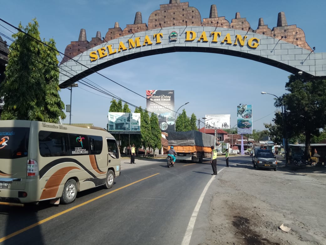 H – 5 Lebaran Polsek Cepu Polres Blora Pantau Jalur Mudik Di Perbatasan.