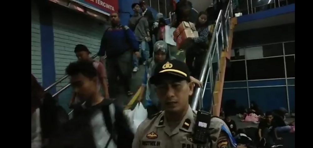 Video Seorang Polisi Yang Bertugas Saat Musim Mudik Lebaran