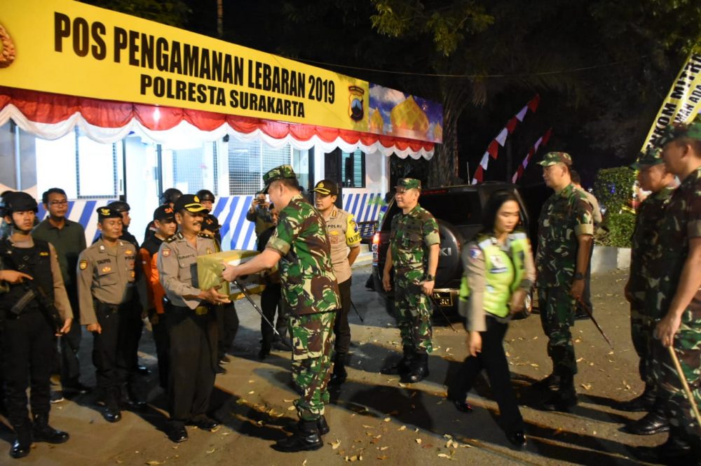 Dandim 0735/Surakarta Dan Kapolresta Dampingi Danrem Cek Kesiapan Pos Pam Lebaran