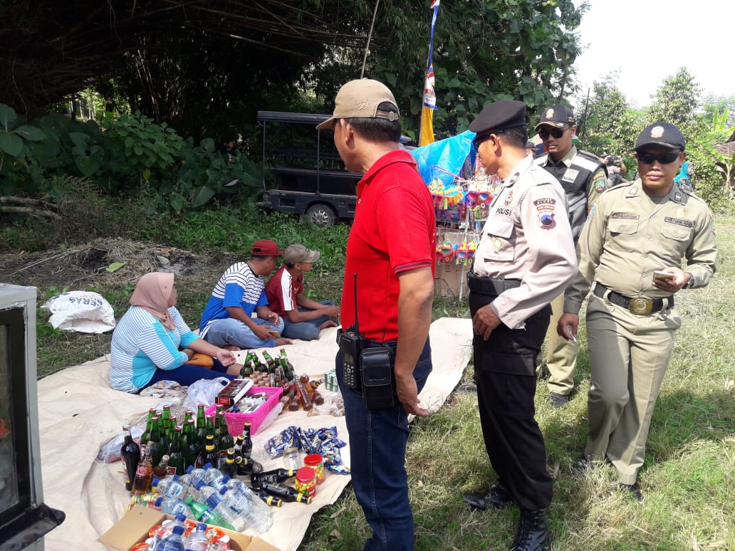 Polsek Bogorejo Polres Blora Sisir Penjual Miras Sebelum Konser Dangdut.