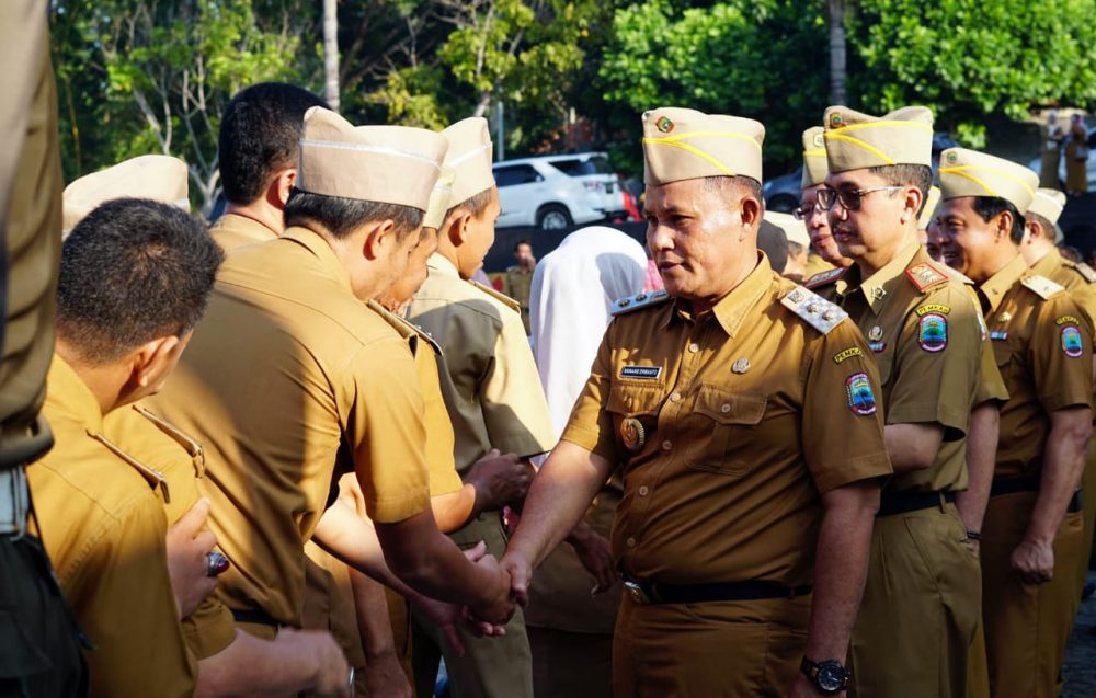Hari Pertama Pasca Libur Lebaran Plt Bupati Pimpin Apel