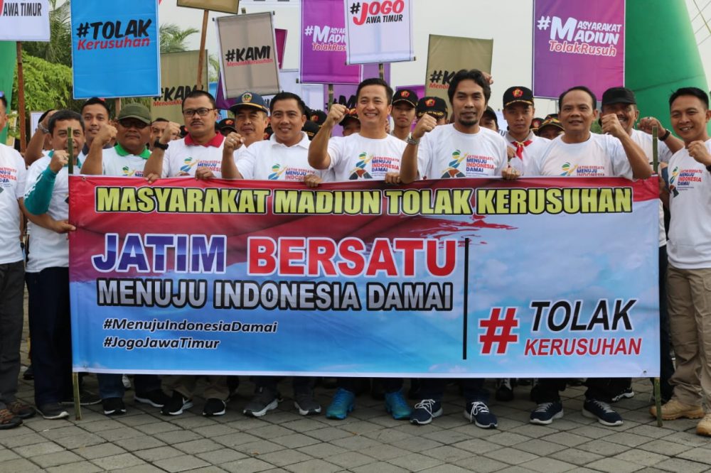 Dandim Madiun Olahraga Bersama Dengan TNI-POLRI Dan Elemen Masyarakat Tolak Kerusuhan