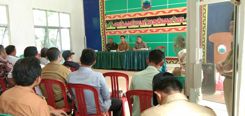 Camat Sidomulyo Minta Seluruh Calon Dan Pendukung Menciptakan Suasana Kondusif