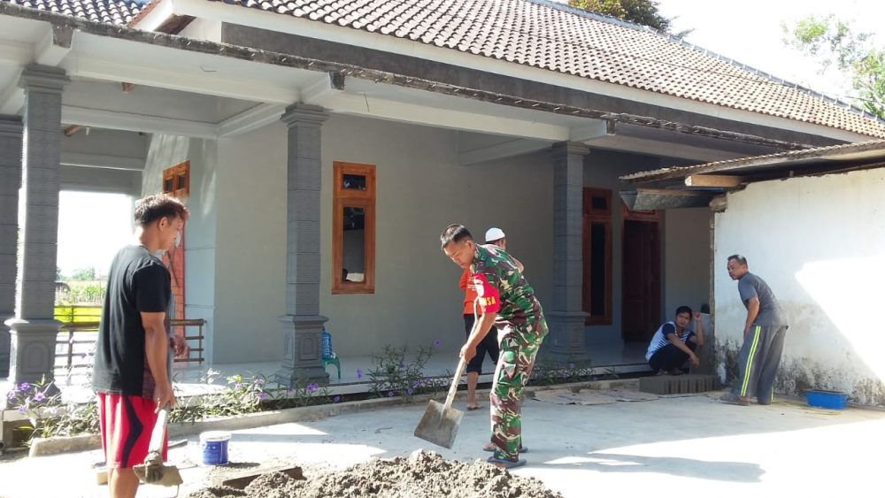 BABINSA KORAMIL JAMBON IKUT KARYA BAKTI BUAT BATAKO