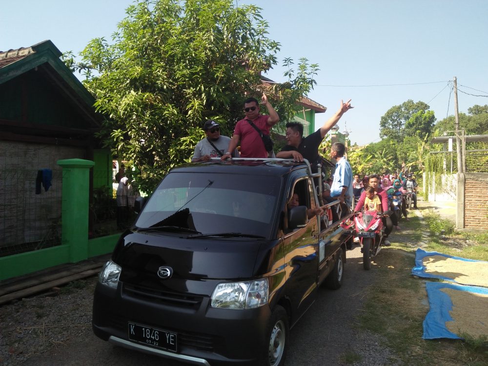 Indra Eko Sulistyono  Diarak Ratusan warga Sendangwungu