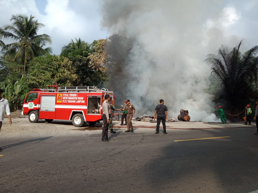 Diduga Kompor Gas Meledak Rumah Dan Bengkel Ludes