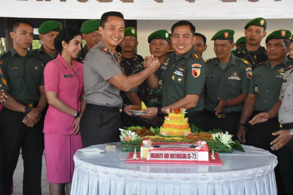 HUT Bhayangkara Ke – 73, Dandim 0803/Madiun Beri Kejutan Ke Polres Wilayah Madiun