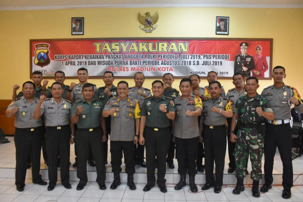 HUT Bhayangkara Ke – 73, Dandim Madiun Beri Kejutan Ke Polres Wilayah Madiun